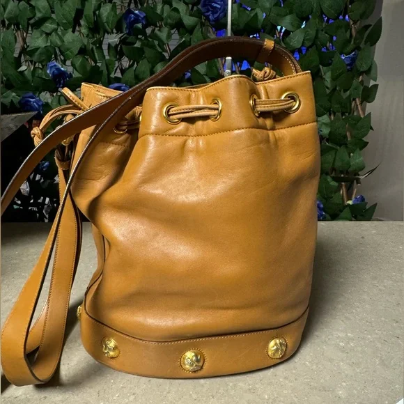 ❌SOLD❌ Salvatore Ferragamo Leather Drawstring Shoulder Bag - Picture 1 of 7